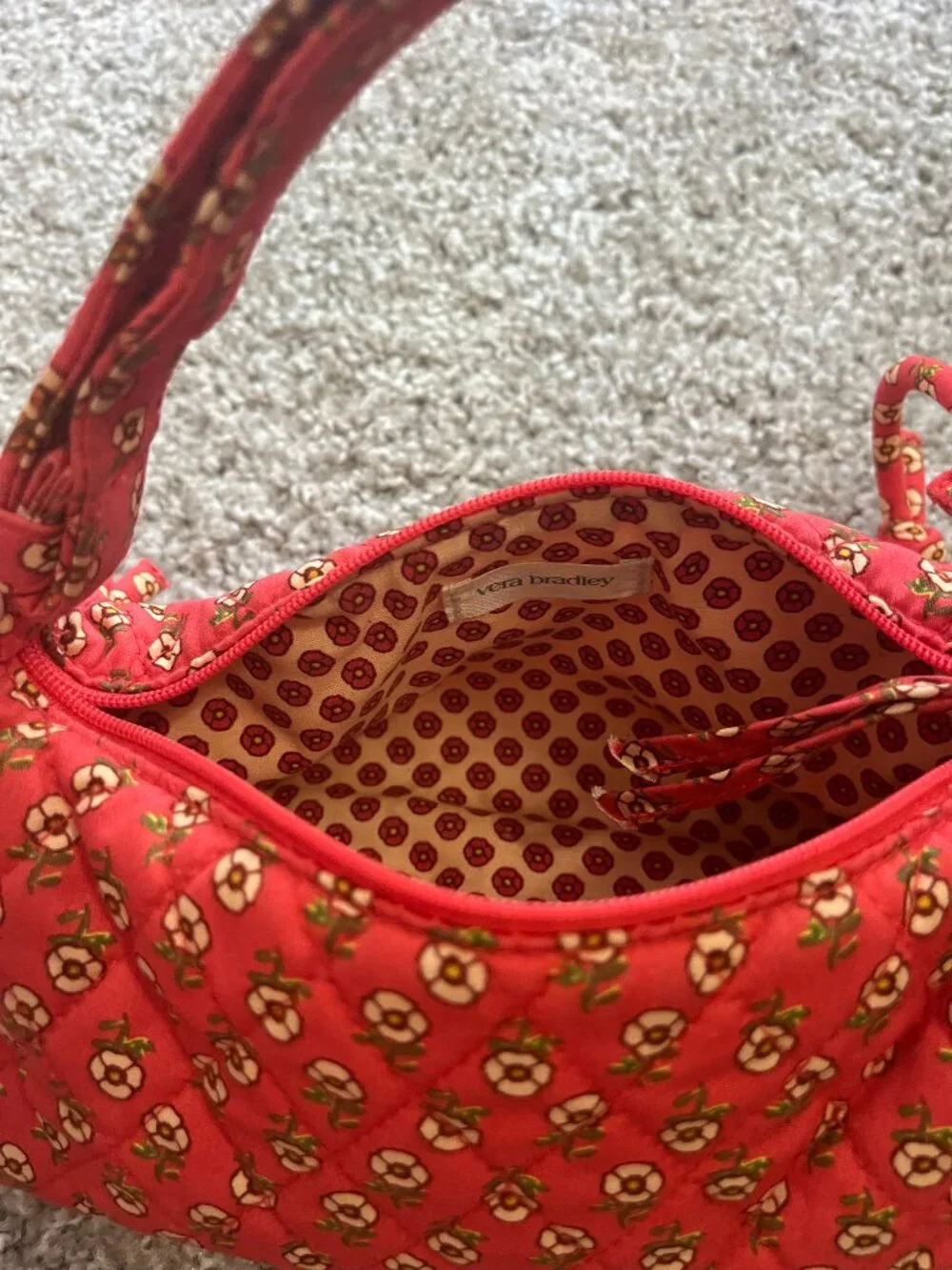 Red Quilted Vera Bradley Cotton Roxbury Crescent Handbag Tiny Poppies - Picture 4 of 6